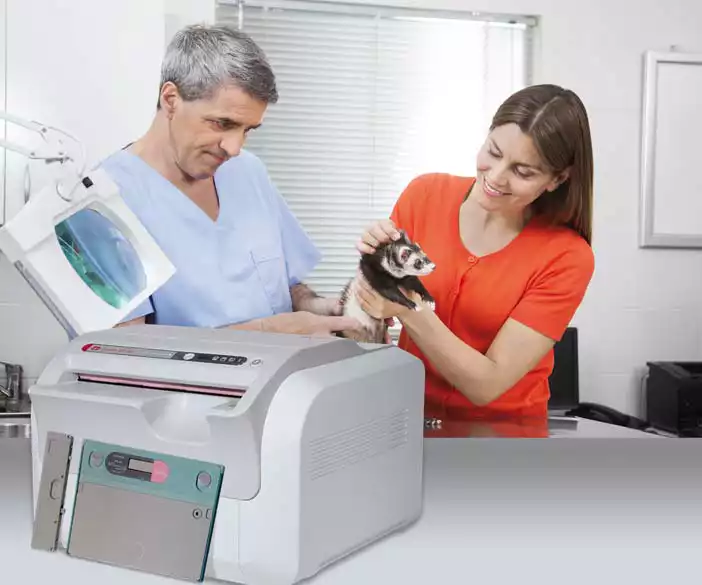 Divario CR - CR tabletop unit for X-ray cassettes for veterinarians and mobile use 