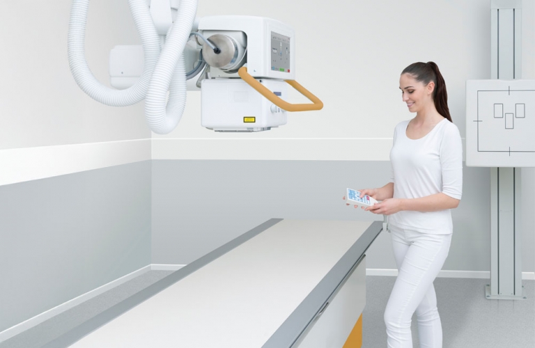 Die dicomPACS DX-R Steuerungskonsole übernimmt sämtliche Funktionen zum Betrieb des Röntgensystems