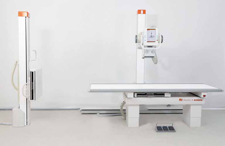  Motorised, universal  X-ray system with  bucky table and  wall stand