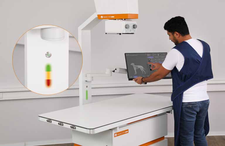 Veterinary X-ray system with 3-stage LED status display for easy visualisation of the operating status