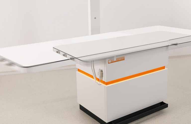 X-ray system with level 4-way floating table