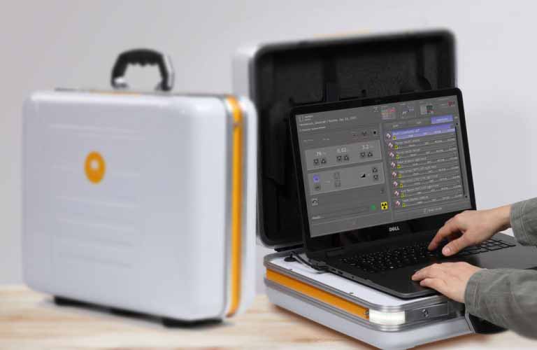 Ein eingebautes 17 Zoll-Premium-Notebook mit Touchscreen und hoher Bildschirmauflösung sowie die integrierte Befund- und Akquisitionssoftware garantieren eine ausgezeichnete Bilddarstellung.