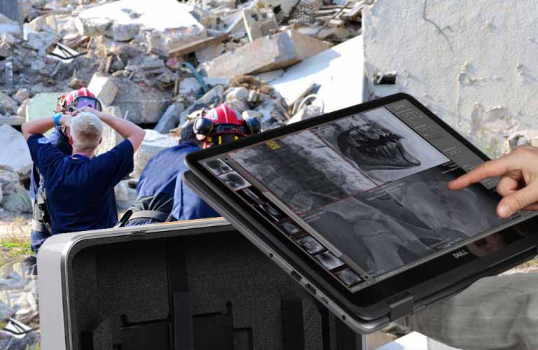 Leichte Entnahme des 17 Zoll-Laptop aus der Haltevorrichtung des Koffers  – Laptop kann in eine ergonomisch sinnvolle Arbeitsposition gebracht oder als Tablet zu Präsentationszwecken genutzt werden