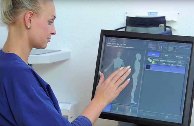 The dicomPACS DX-R image acquisition software is easy to operate, has a touchscreen interface and improves your workflow