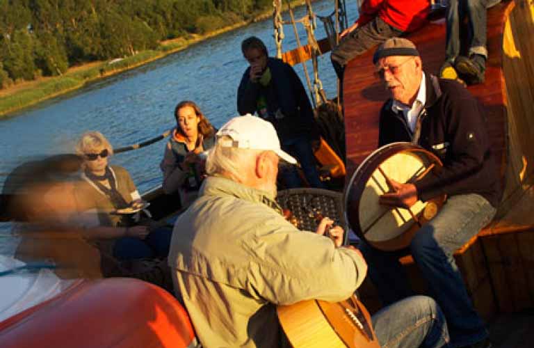 Es werden verschiedene Veranstaltungen wie Sommerfest & Ausfahrt während der Hanse Sail angeboten