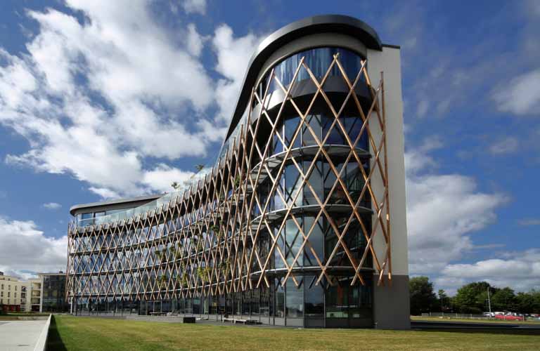 2011: Mudanza al nuevo edificio de la empresa en Rostock con 50 empleados