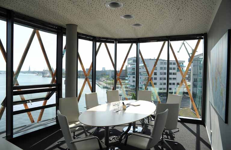 Konferenzraum mit Blick auf die Warnow